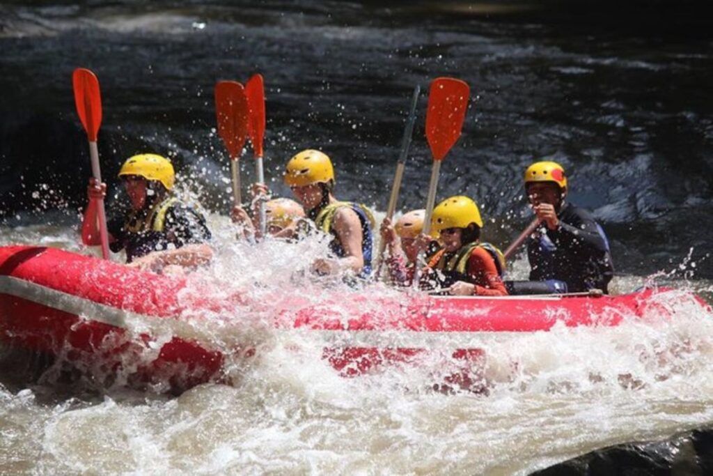 rafting en aguas blancas de ubud con almuerzo de cortesía